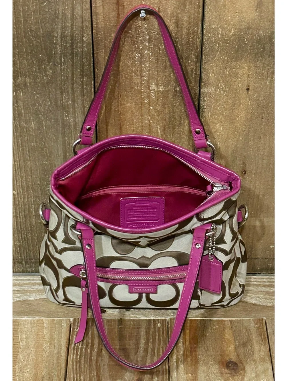 Coach Daisy Outline Signature Emma Tote with Free Scarf & Dust Bag. - Picture 4 of 16